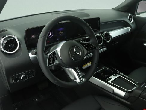 New 2026 Mercedes-Benz GLB 250 image 4
