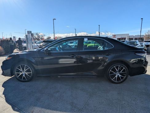 Used 2024 Toyota Camry SE image 9