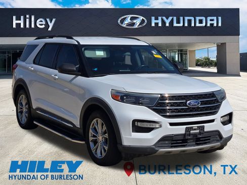 Used 2021 Ford Explorer XLT w/ Equipment Group 202A RWD image 2