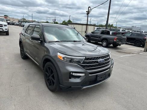 Used 2020 Ford Explorer XLT w/ Equipment Group 202A AWD/4WD image 22