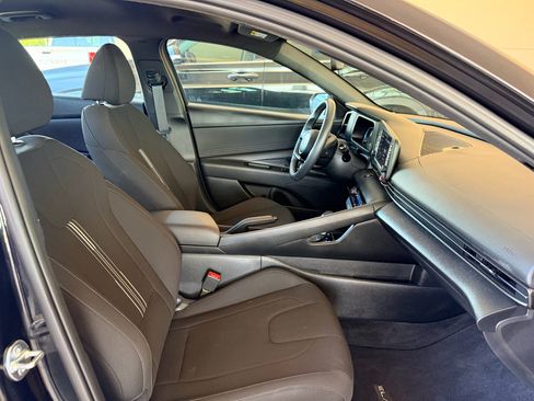 Used 2025 Hyundai Elantra Sport FWD image 12