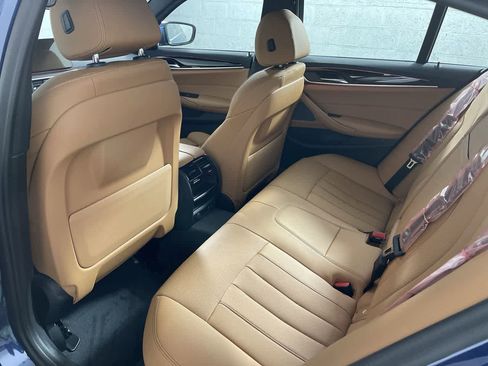 Used 2022 BMW 530i xDrive w/ Premium Package image 13