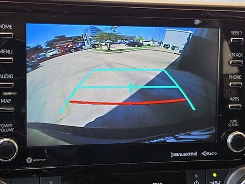 Used 2022 Toyota Highlander XLE FWD image 12