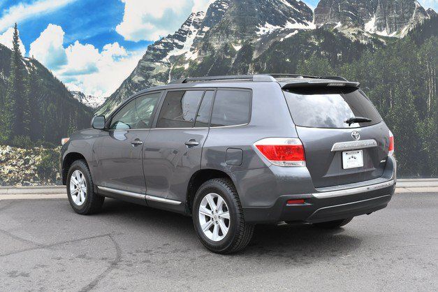 Used 2011 Toyota Highlander 4WD w/ Tech Pkg image 9