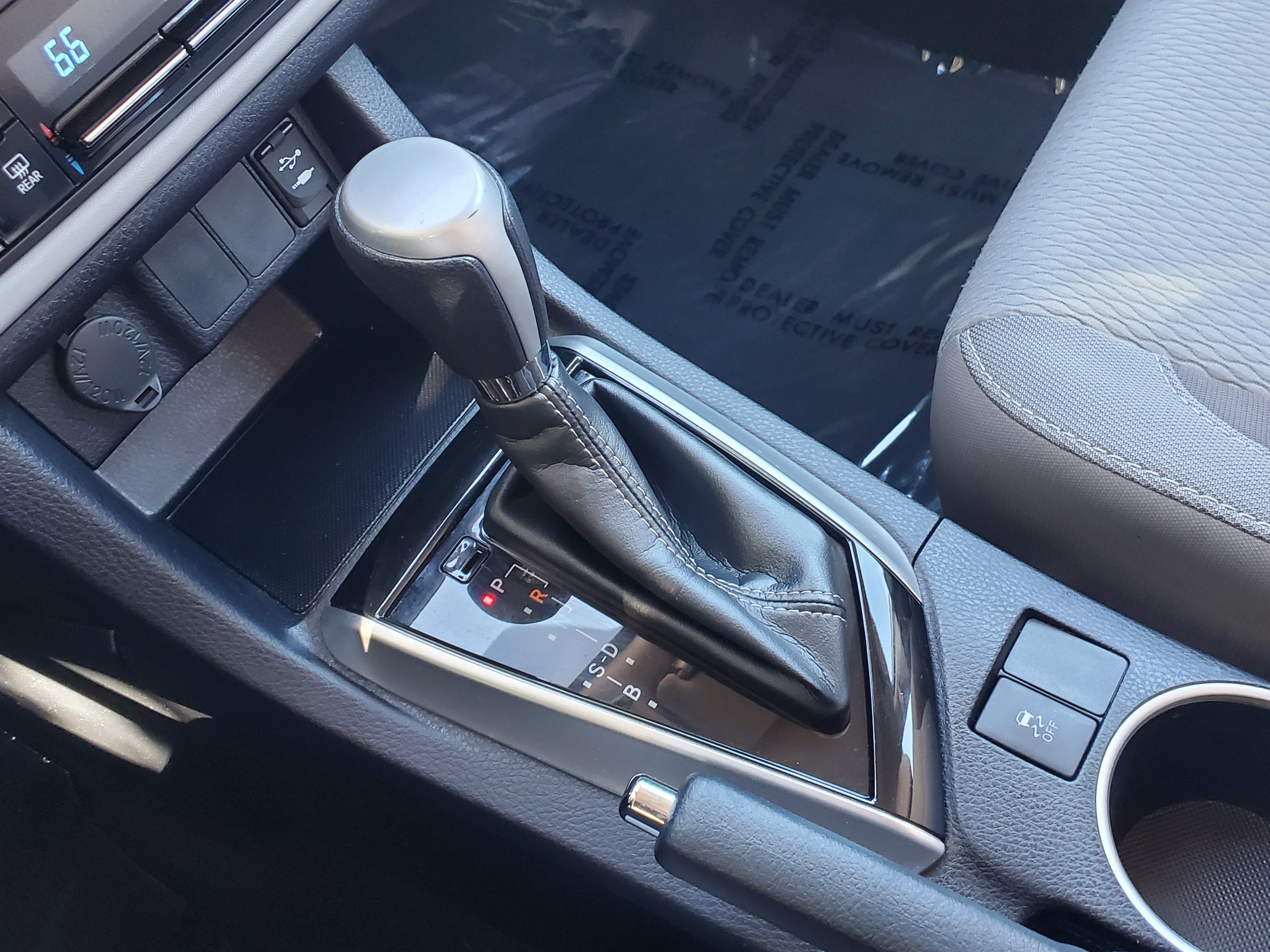 Used 2018 Toyota Corolla LE FWD image 22