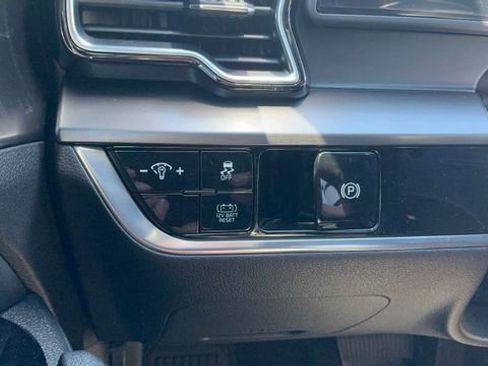 Certified 2025 Kia Sportage EX AWD/4WD image 22
