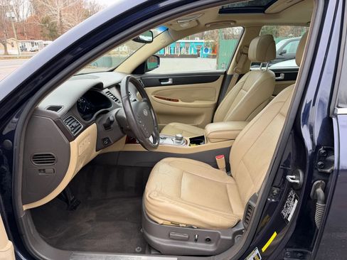 Used 2012 Hyundai Genesis 3.8 w/ Premium Pkg image 22