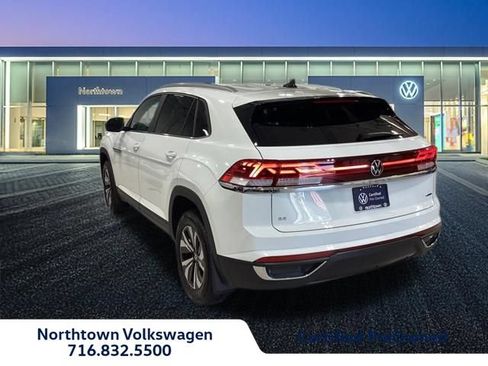 Used 2024 Volkswagen Atlas Cross Sport SE w/ Adventure Package AWD/4WD image 4