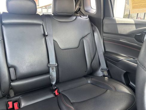 Used 2025 Jeep Compass Trailhawk AWD/4WD image 37
