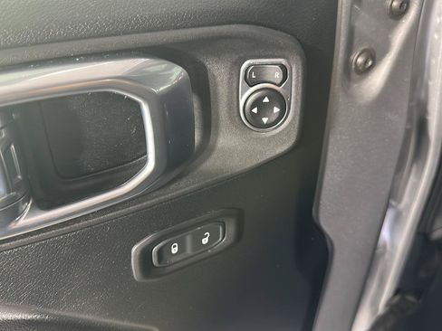 Used 2021 Jeep Wrangler Rubicon w/ LED Lighting Group AWD/4WD image 12