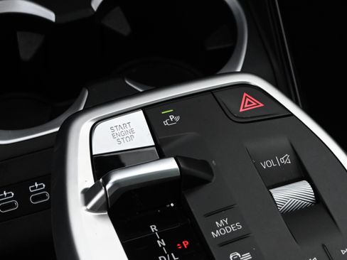 Certified 2025 BMW X2 xDrive28i image 19