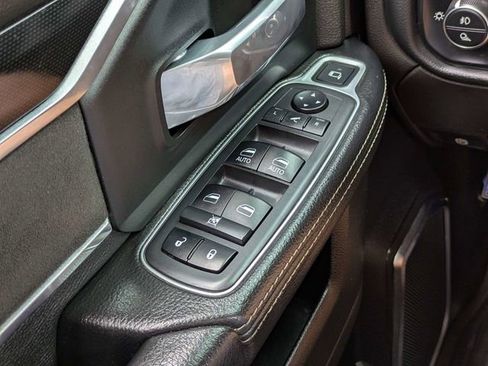 Used 2019 RAM 2500 Laramie w/ Black Appearance Package AWD/4WD image 24