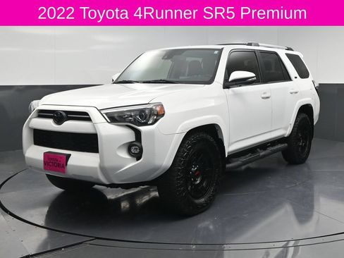 Used 2022 Toyota 4Runner SR5 Premium w/ Moonroof Package RWD image 2