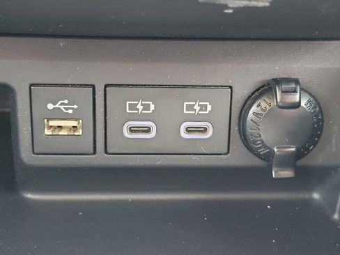 Used 2023 Toyota Highlander XLE image 28