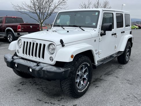 Used 2017 Jeep Wrangler Unlimited Sahara w/ Dual Top Group AWD/4WD image 5