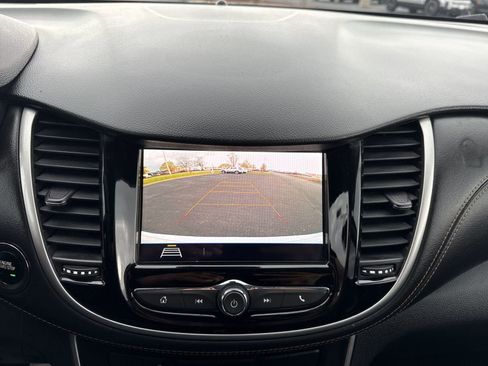 Used 2018 Chevrolet Trax LT w/ LT Convenience Package FWD image 18