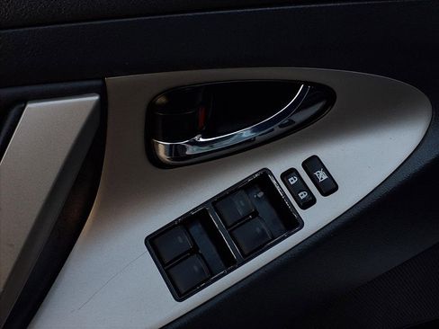 Used 2011 Toyota Camry SE image 18