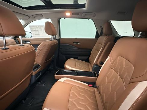 New 2026 Nissan Pathfinder Platinum AWD/4WD image 9