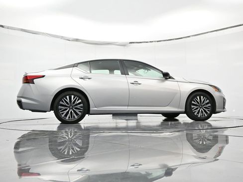 Used 2024 Nissan Altima 2.5 SV image 40