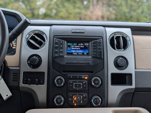 Used 2013 Ford F150 XLT w/ Luxury Equipment Group image 16