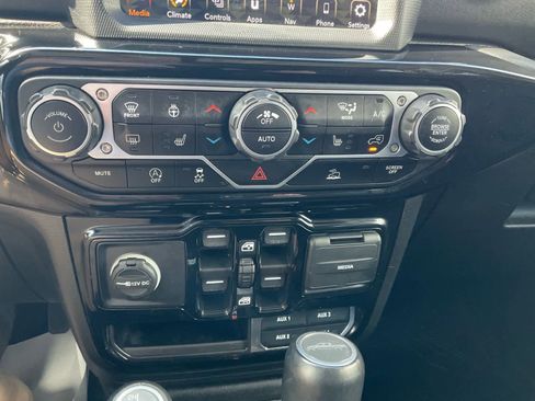 Used 2021 Jeep Gladiator Overland w/ Popular Equipment Package AWD/4WD image 13