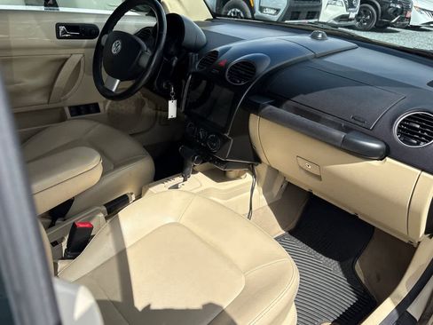 Used 2009 Volkswagen Beetle S image 16