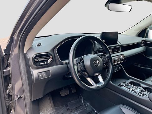 Used 2025 Honda Pilot EX-L image 9