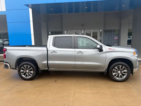 Used 2023 Chevrolet Silverado 1500 LT w/ Z71 Off-Road Package AWD/4WD image 8