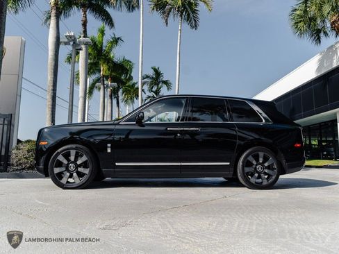 Used 2023 Rolls-Royce Cullinan image 2