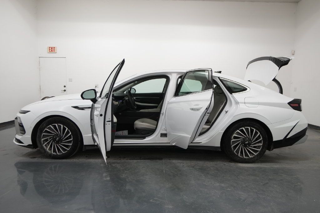 Used 2025 Hyundai Sonata Limited FWD image 27