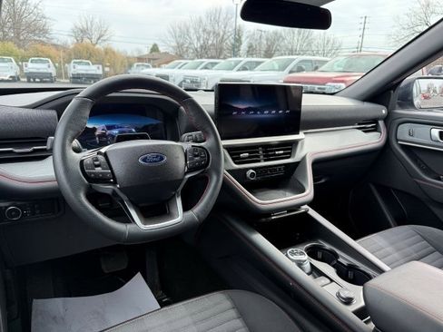 Used 2025 Ford Explorer ST-Line w/ ST-Line Street Pack AWD/4WD image 20