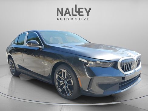 Used 2025 BMW i5 eDrive40i w/ Premium Package image 5