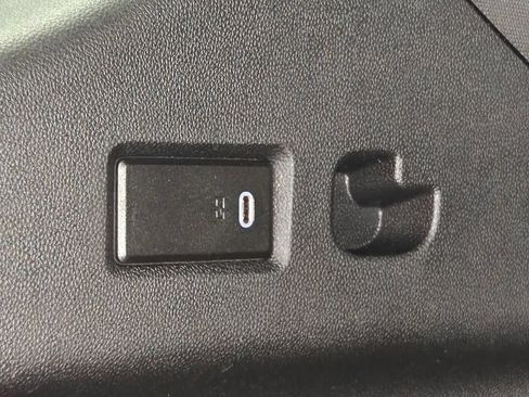 Used 2023 GMC Yukon XL Denali AWD/4WD image 35