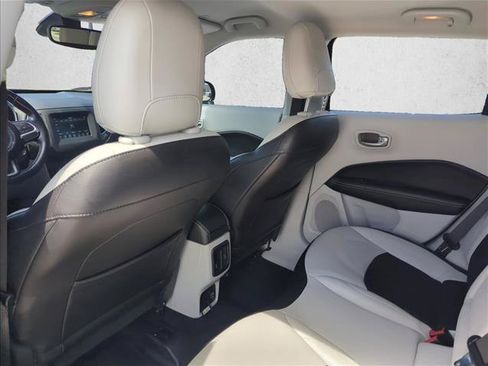 Used 2019 Jeep Compass Latitude w/ Popular Equipment Group FWD image 17