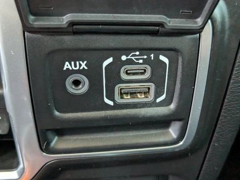 Used 2018 Jeep Wrangler Unlimited Sahara AWD/4WD image 20