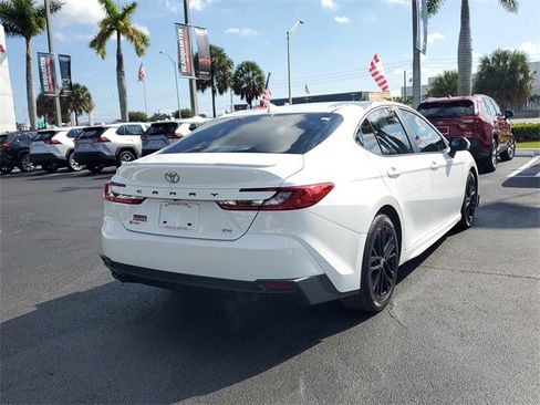 Used 2025 Toyota Camry SE image 10