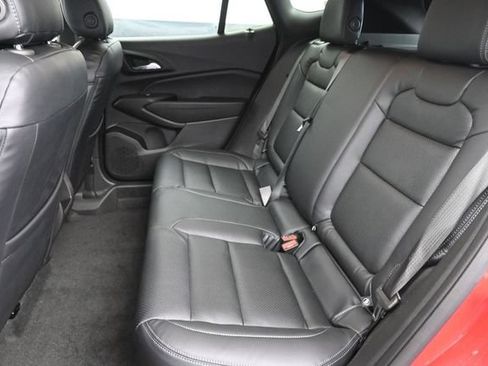 Used 2026 Chevrolet Trax RS FWD image 25