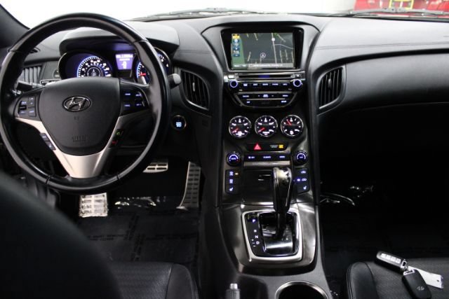 Used 2016 Hyundai Genesis Coupe 3.8 RWD image 2