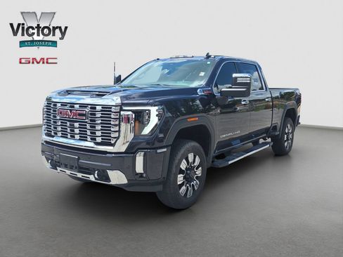 Used 2025 GMC Sierra 2500 Denali w/ Denali Reserve Package AWD/4WD image 3