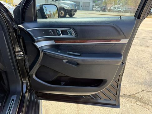 Used 2017 Ford Explorer Platinum AWD/4WD image 21