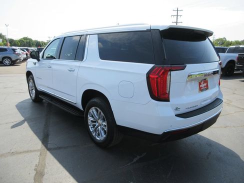 Certified 2023 GMC Yukon XL SLT AWD/4WD image 9