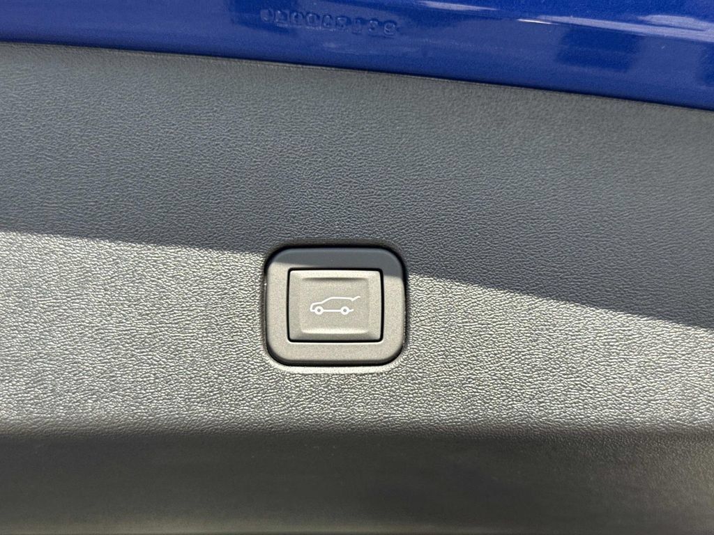 New 2027 Cadillac Optiq V w/ Deep Ocean Design Edition AWD/4WD image 12
