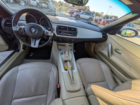 Used 2005 BMW Z4 2.5i image 14