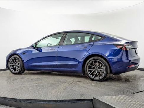 Used 2023 Tesla Model 3 Standard Range image 4