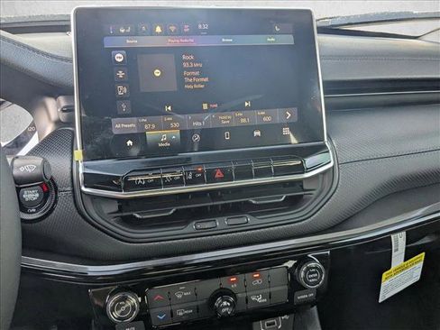 Used 2026 Jeep Compass Latitude image 12