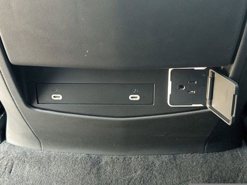 Used 2023 Cadillac Escalade ESV Premium Luxury image 17