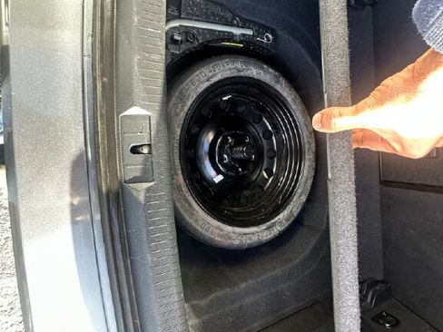 Used 2015 Volkswagen Golf Launch Edition image 14