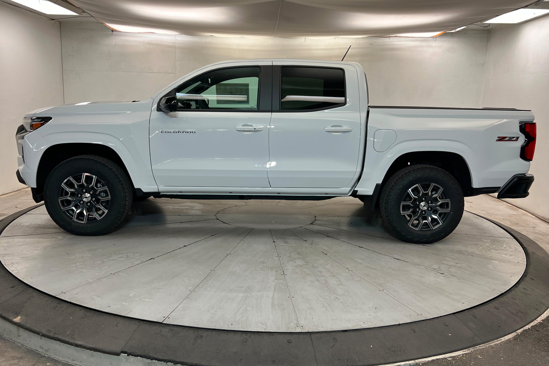New 2026 Chevrolet Colorado Z71 w/ Technology Package AWD/4WD image 2