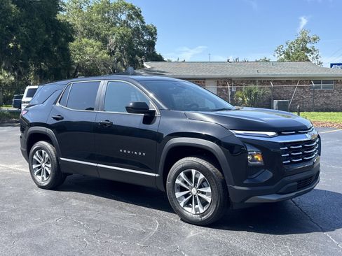 New 2026 Chevrolet Equinox LT w/ Convenience Package II FWD image 2