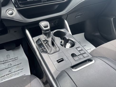 Certified 2025 Toyota Highlander LE FWD image 26